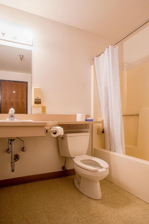 Lafayette Inn Moundsville エクステリア 写真
