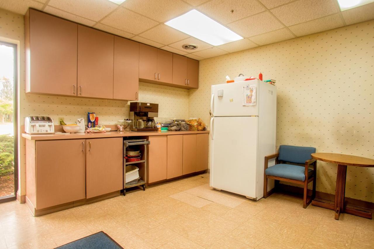 Lafayette Inn Moundsville エクステリア 写真