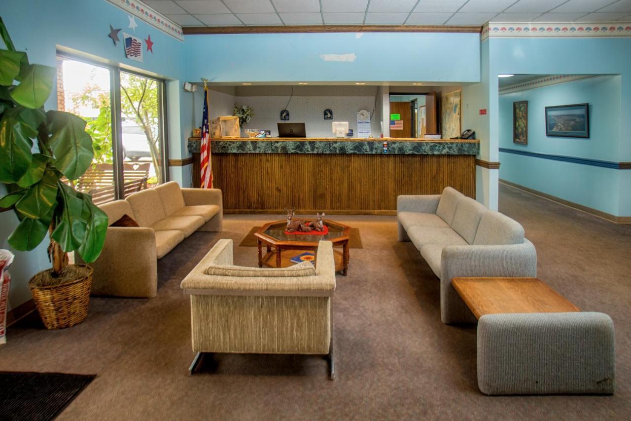 Lafayette Inn Moundsville エクステリア 写真