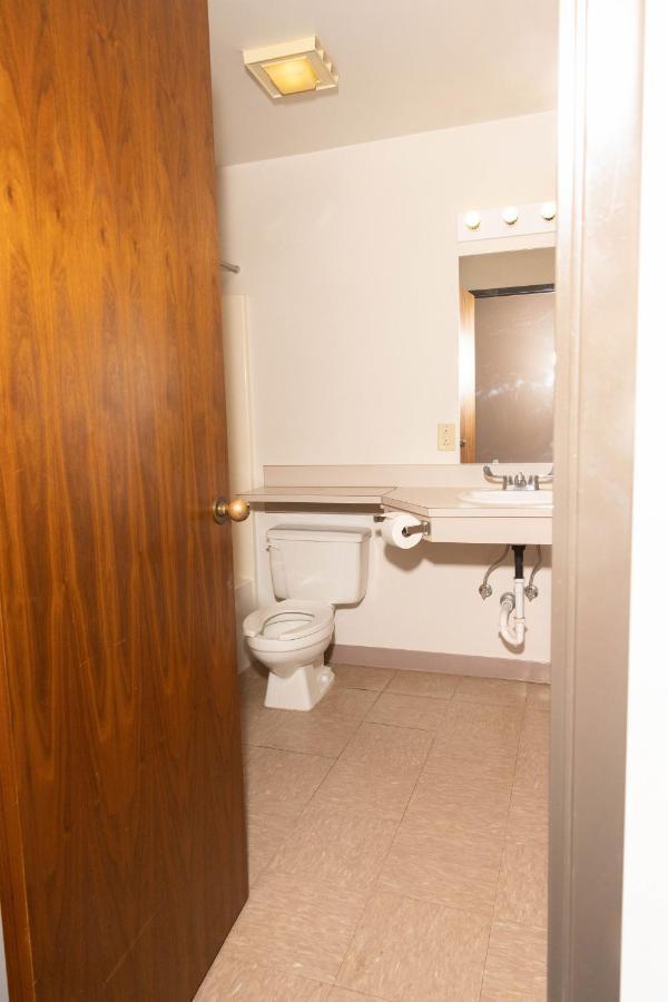 Lafayette Inn Moundsville エクステリア 写真
